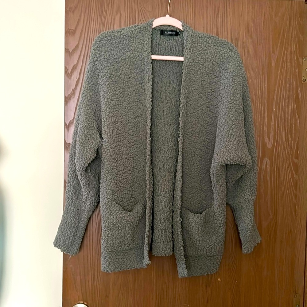 🌷3 items for $30🌷 Slouchy Olive Green Popcorn Cardi
